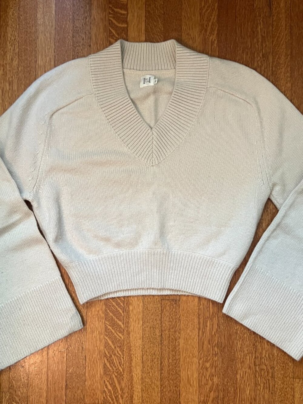 Helsa Talena V-Neck Sweater – Light Oat, Small